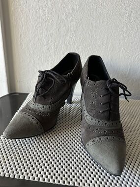 Women's Two-Tone Suede Lace-Up Pointed Heels